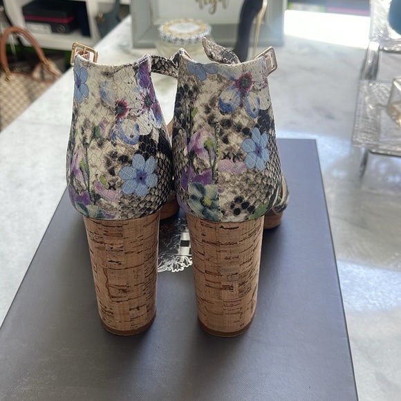 Vince Camuto multi violet heels. - Picture 3 of 5